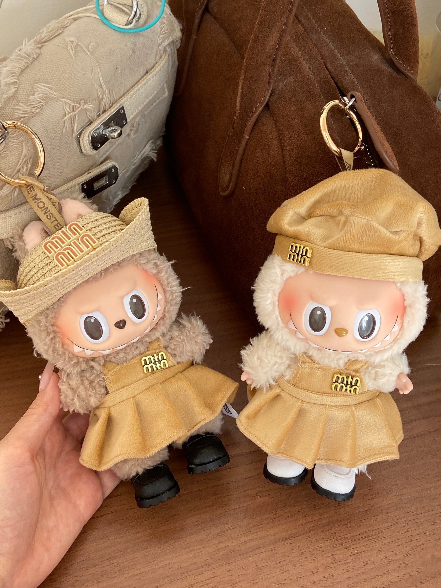 Labubu Clothes – Vintage Idol-Inspired Outfit Set with 3 Hat Styles (Handmade)