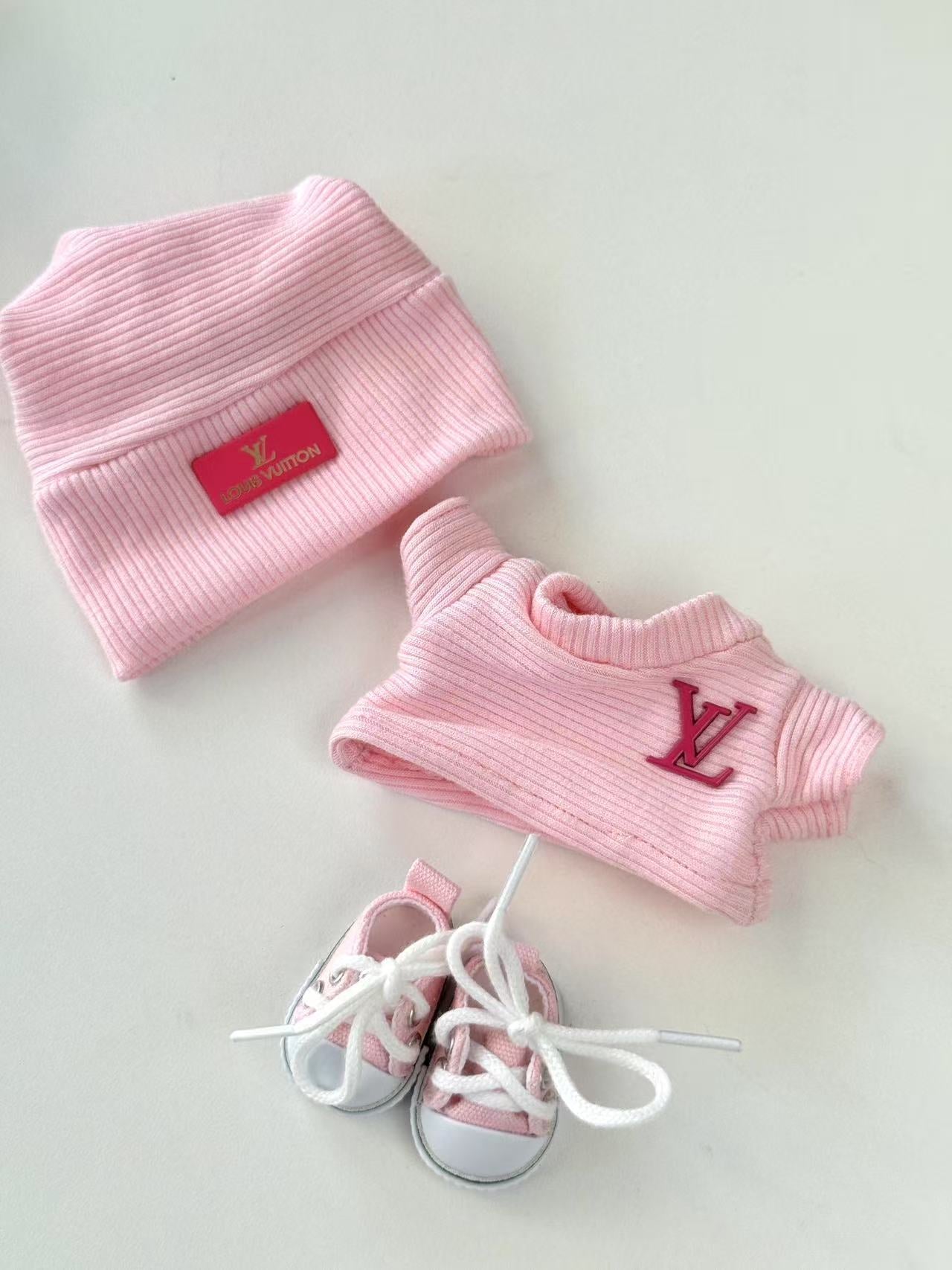 Labubu Clothes – Pink Knit Casual Outfit Set with Overalls & Bow (Handmade Soft Look)